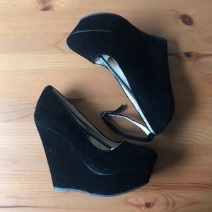 NWOT Velvet Platform with Ankle Straps